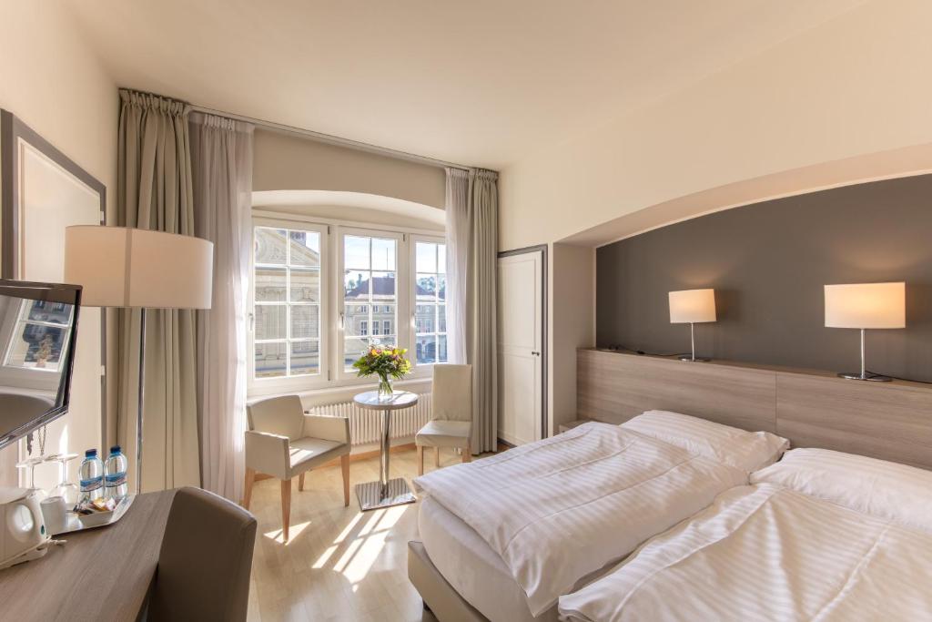 Voodi või voodid majutusasutuse Hôtel de la Rose toas