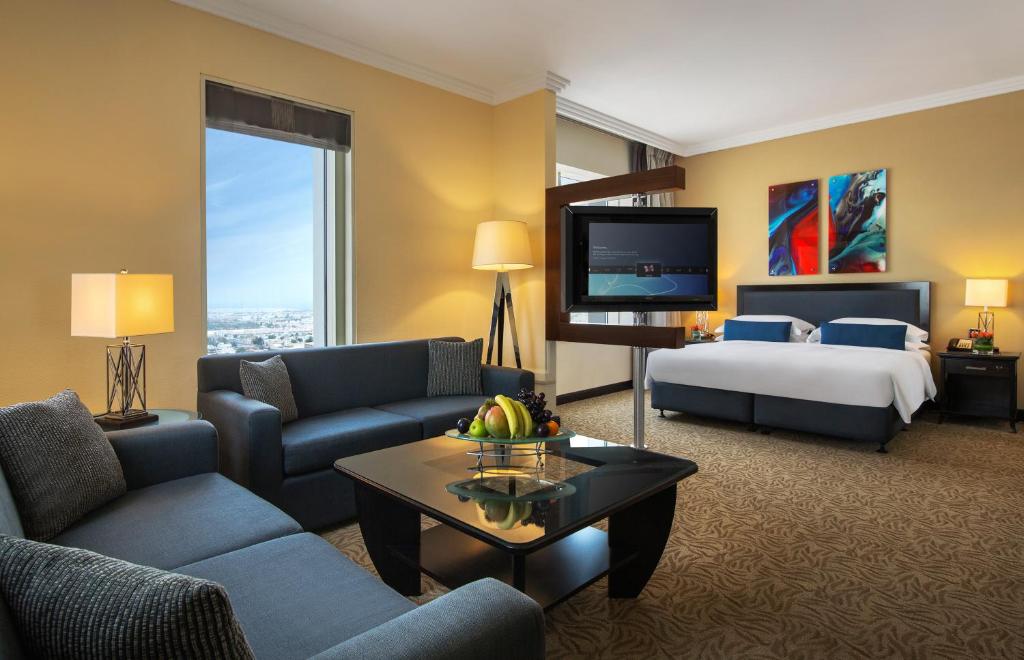 Postel nebo postele na pokoji v ubytování Towers Rotana - Dubai