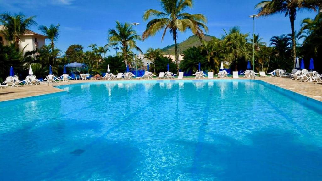 Bazén v ubytování Condominio com muita diversão Toninhas nebo v jeho okolí