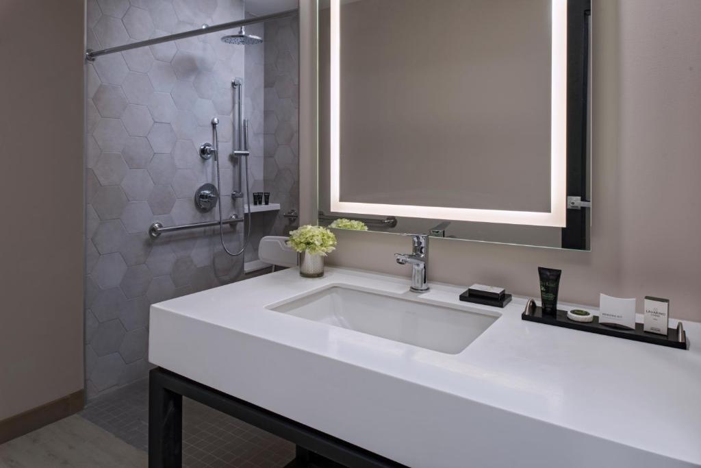 Hyatt Centric Guatemala City - Twin Room With Atrium View