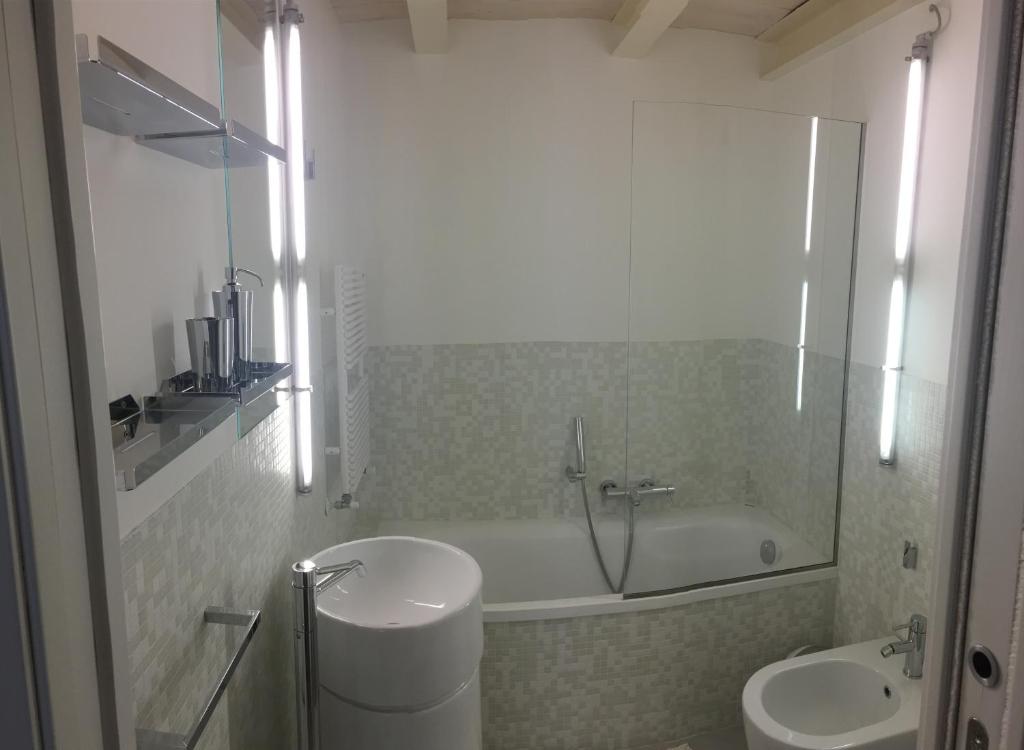 Koupelna v ubytování Alla Corte dei Bertoli SPA