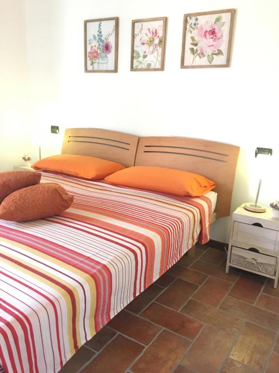 A bed or beds in a room at Bilocale Salice Terme