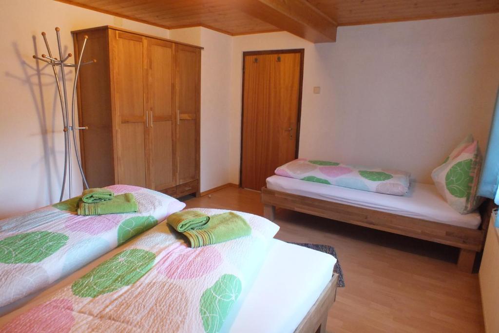 A bed or beds in a room at Eggerhof