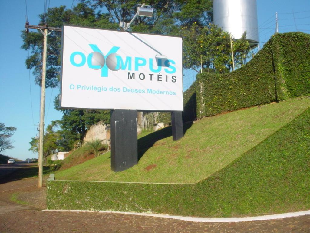 a sign for an olympus motel on a hill at Hotel Paradise in Ijuí