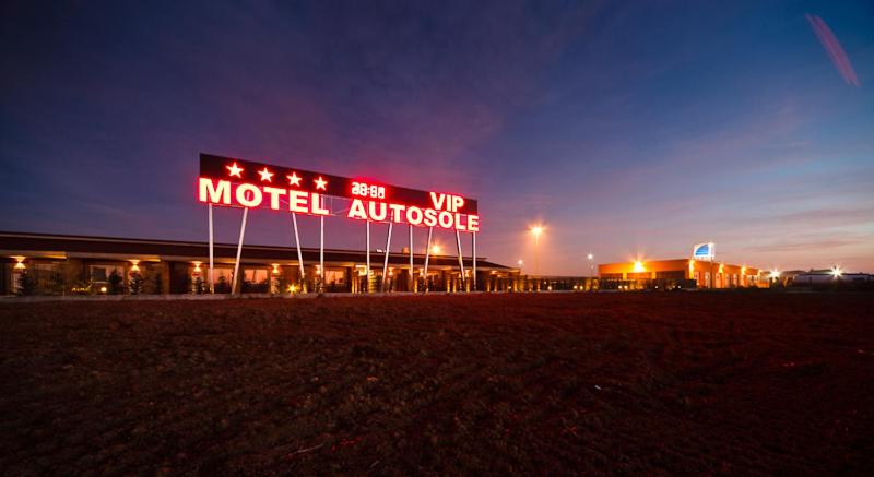 a motel audience sign is lit up at night at Motel Autosole Vip in Castelnuovo Scrivia