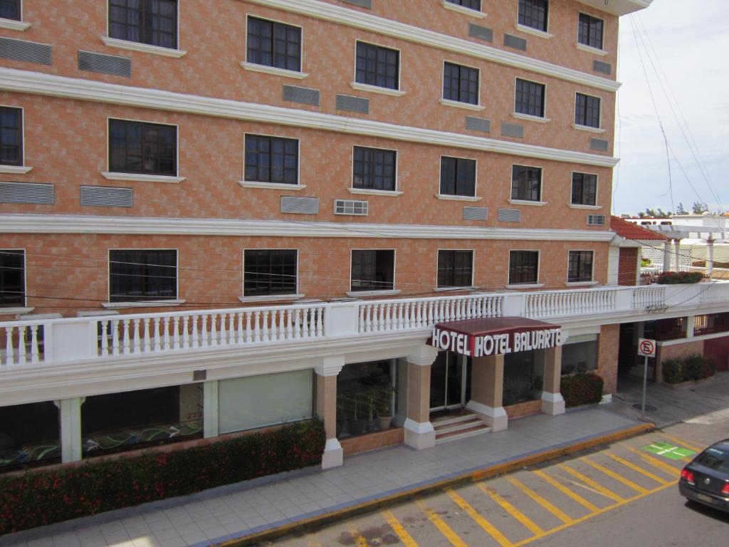 a large brick building with a dog poop kitchen sign on it at Hotel Baluarte in Veracruz