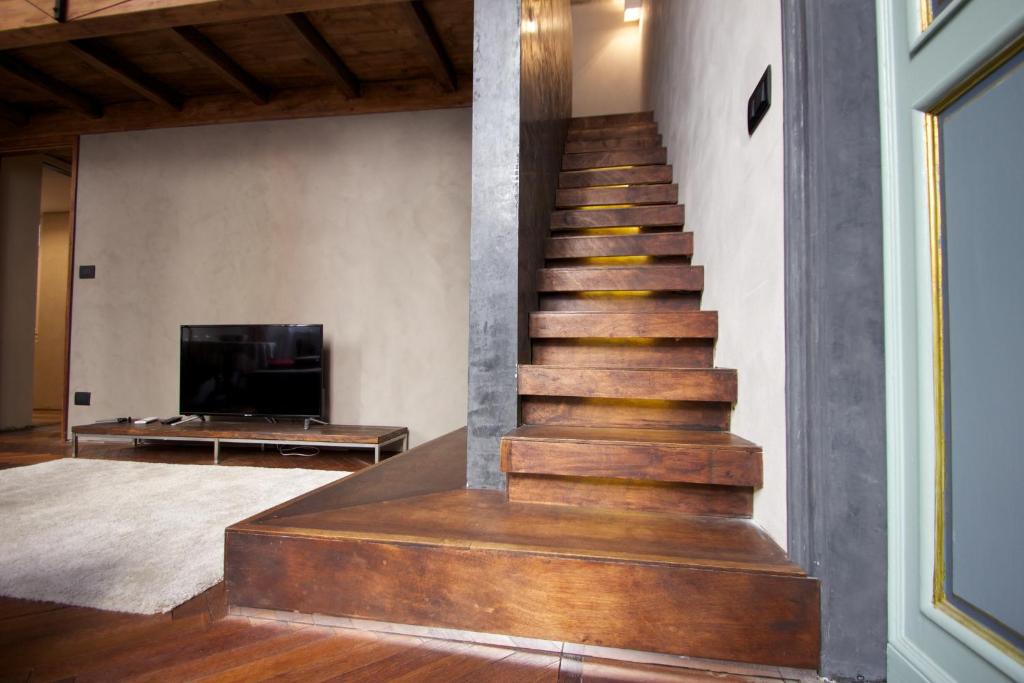 A television and/or entertainment centre at Charming Genova | Residenza d'epoca