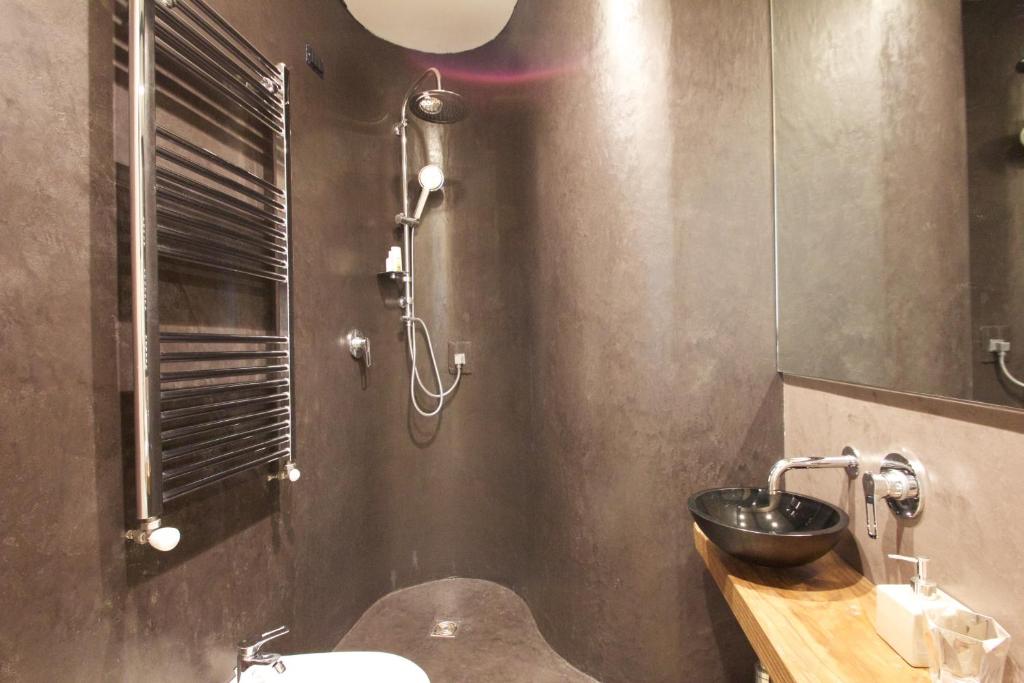 A bathroom at Charming Genova | Residenza d'epoca