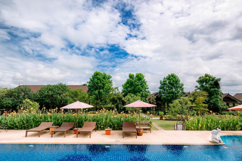 Bazén v ubytování Sawasdee Sukhothai Resort nebo v jeho okolí