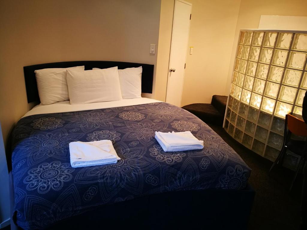 
Studio with Spa Bath
