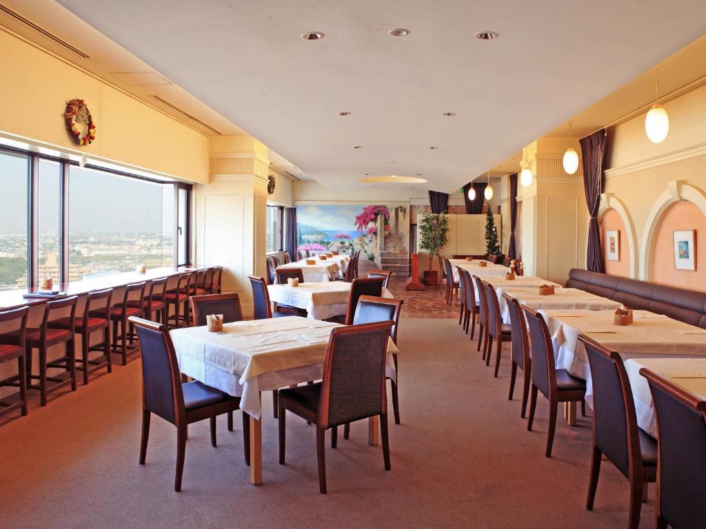 Restaurace v ubytování Hotel Crown Palais Chiryu