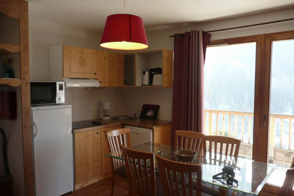 Kuchyň nebo kuchyňský kout v ubytování Montagne Duplex-Orelle 9 pers. avec SPA