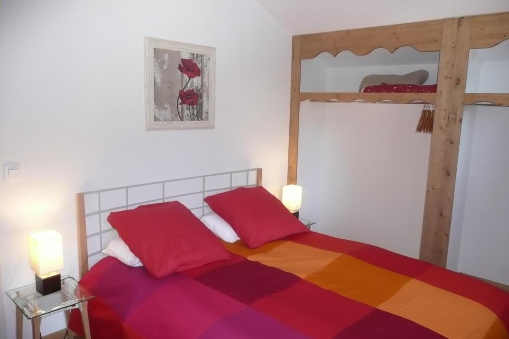 Postel nebo postele na pokoji v ubytování Montagne Duplex-Orelle 9 pers. avec SPA