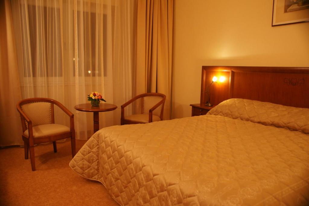 Postel nebo postele na pokoji v ubytování Hotel Maxim