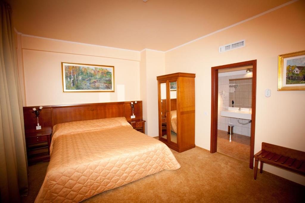 Postel nebo postele na pokoji v ubytování Hotel Maxim