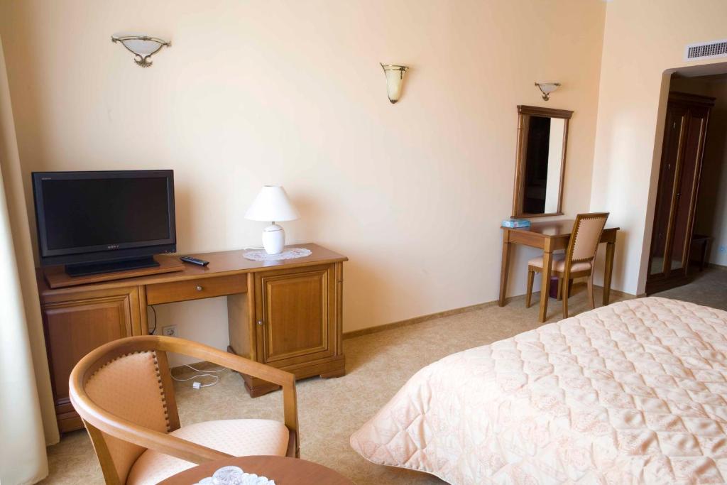 TV a/nebo společenská místnost v ubytování Hotel Maxim
