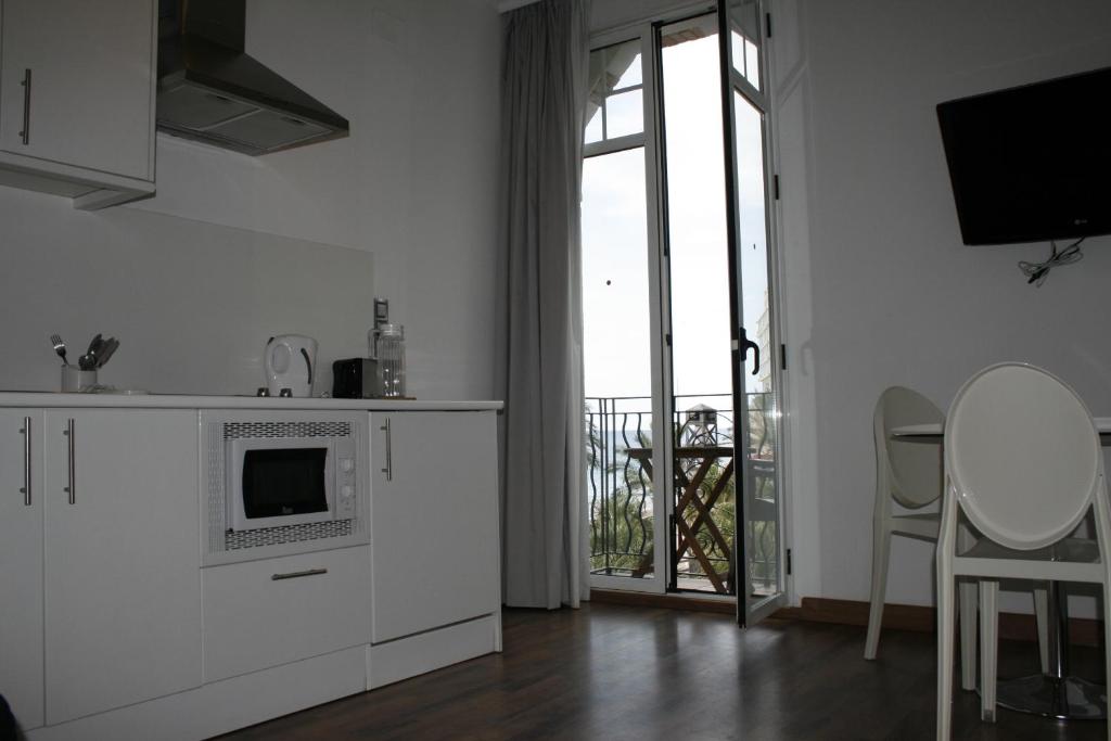 Apartamentos Senabre Palais - One-Bedroom Apartment With Side Sea View