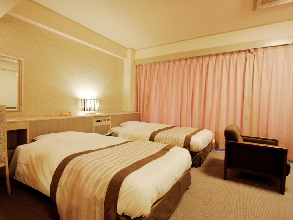 Postel nebo postele na pokoji v ubytování Misasa Royal Hotel