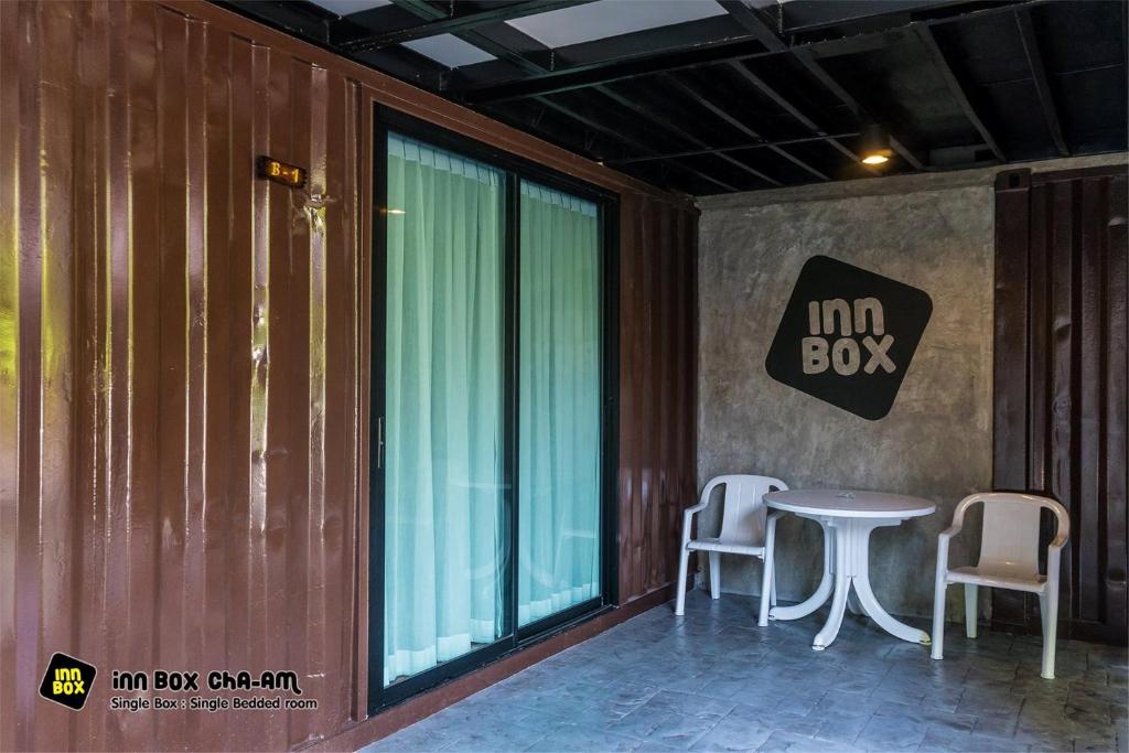 Certifikát, hodnocení, plakát nebo jiný dokument vystavený v ubytování Inn Box ChA-AM