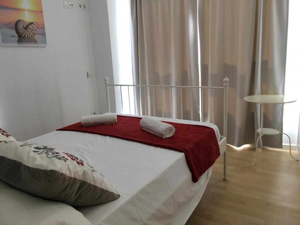 Posteľ alebo postele v izbe v ubytovaní Apartaments Muntaner I
