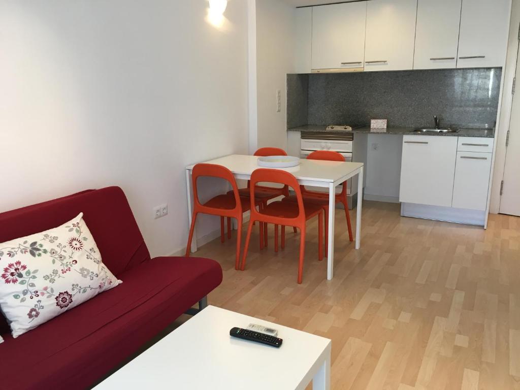 Kuchyňa alebo kuchynka v ubytovaní Apartaments Muntaner I