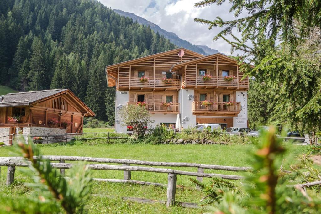 a house in the middle of a field at Albergo al Fontanin in Rabbi