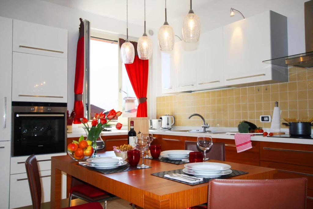 Kuchyň nebo kuchyňský kout v ubytování Apartment Theresa