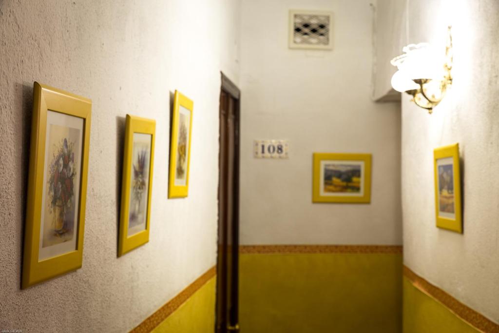 Zdjęcie z galerii obiektu Bed & Breakfast Naranjo w Sewilli
