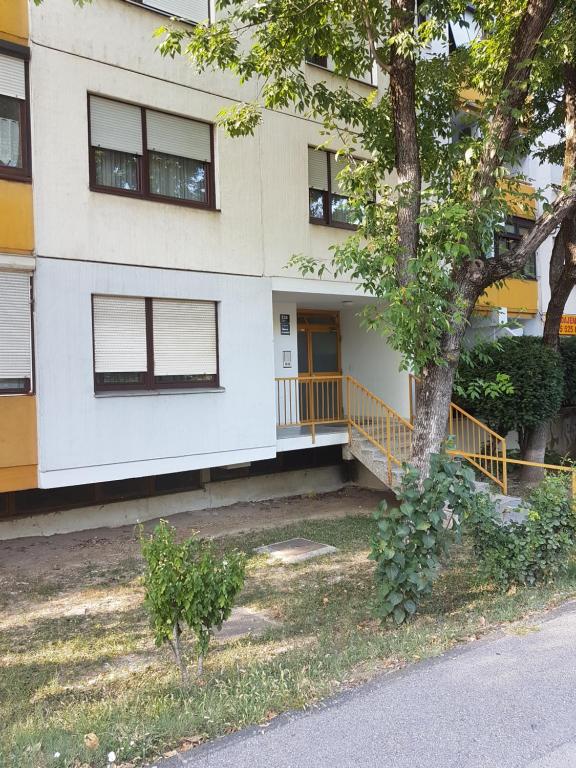 Budova, v ktorej sa apartmán nachádza