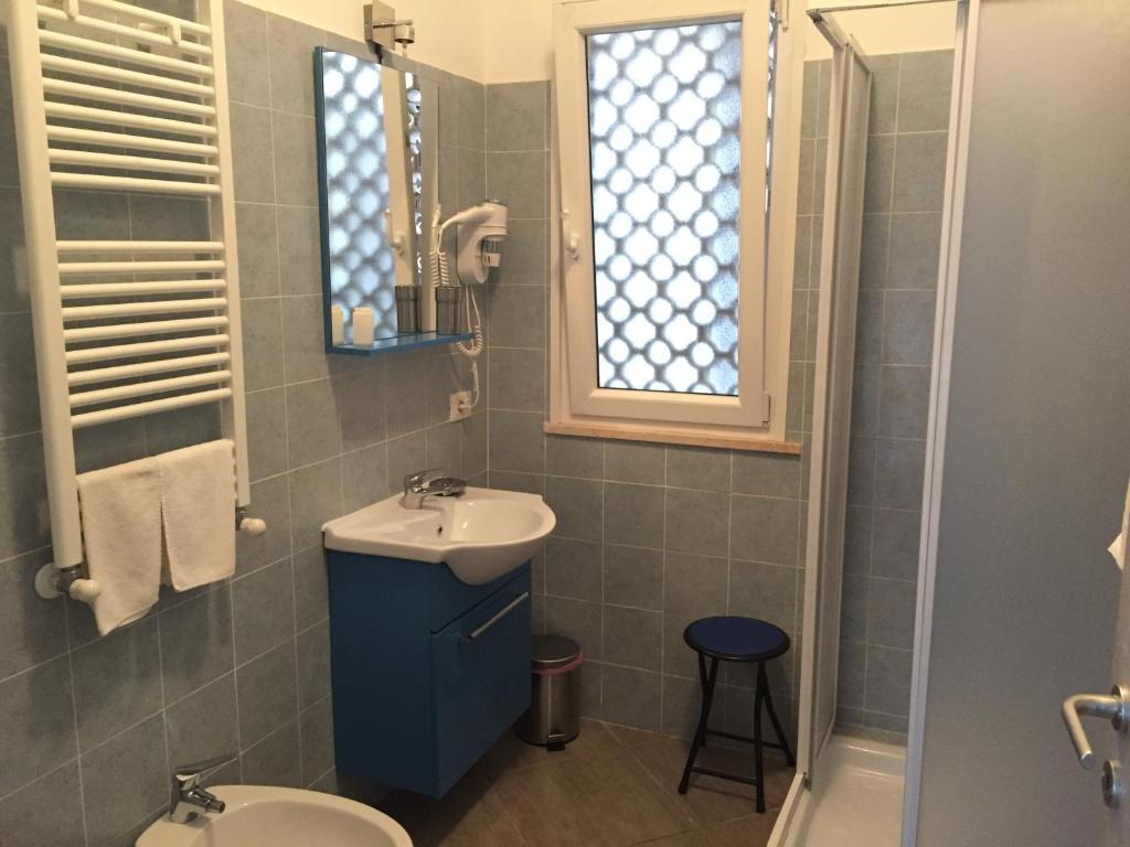 A bathroom at Aquarius Rome