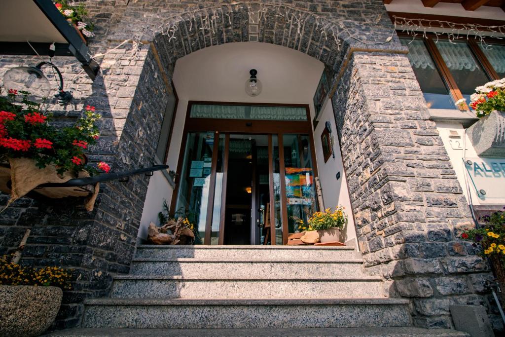 Exteriér nebo vchod ubytování Albergo Moderno & Spa