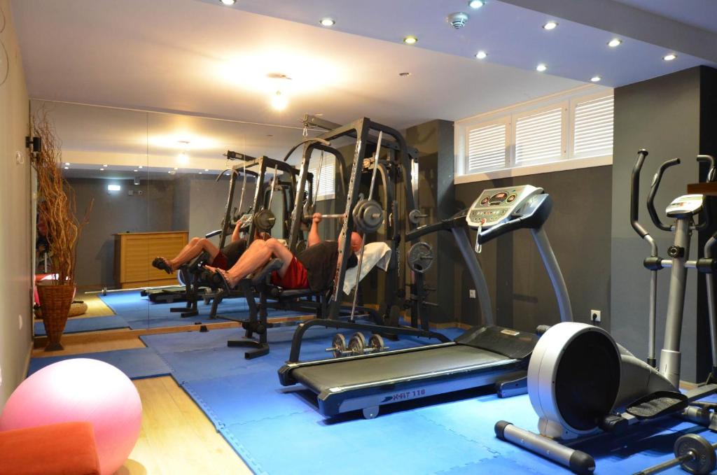 Fitness centrum a/nebo fitness zařízení v ubytování Hotel Evilion Sea And Sun