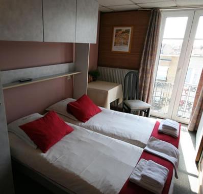 Llit o llits en una habitació de Hotel Anvers