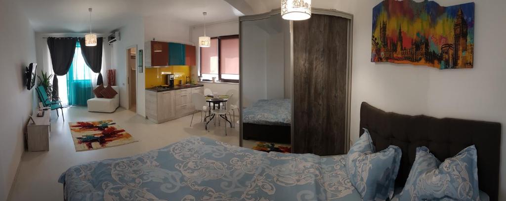 ママイア・ノルドにあるSea Life Studioのリビングルーム(ベッド1台付)、キッチンが備わります。