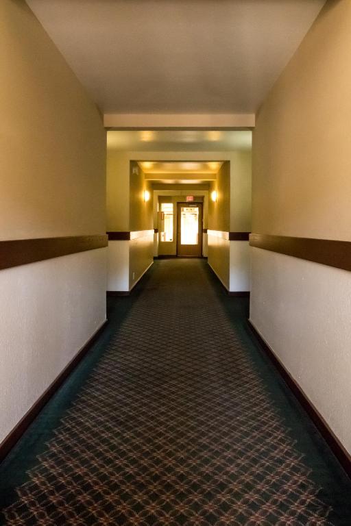 Postel nebo postele na pokoji v ubytování Coachman Inn