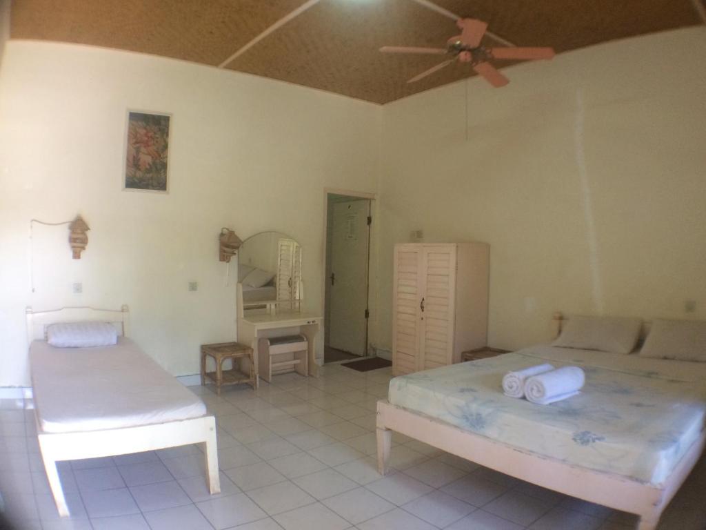 Postel nebo postele na pokoji v ubytování Taman Lily's Hotel