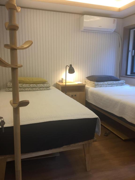 Postel nebo postele na pokoji v ubytování Guest House Dalggume