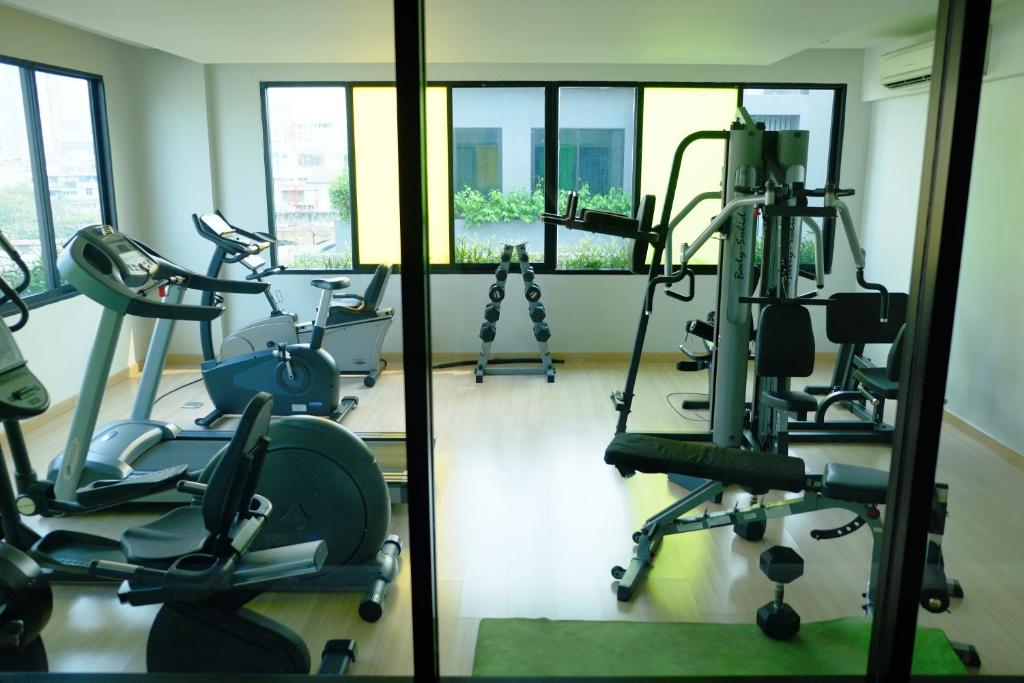 Fitness centrum a/nebo fitness zařízení v ubytování iSanook Bangkok