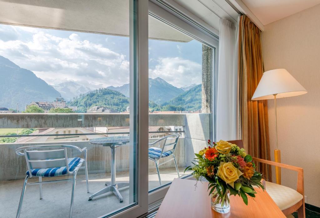 Nespecifikovaný výhled na hory nebo výhled na hory při pohledu z hotelu