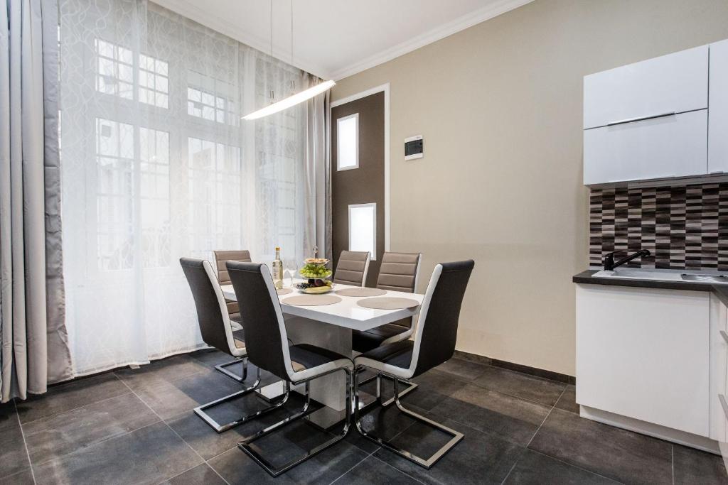 Fotografie z fotogalerie ubytování A Golden Star Modern Luxury Apartments and Rooms Budapest v Budapešti