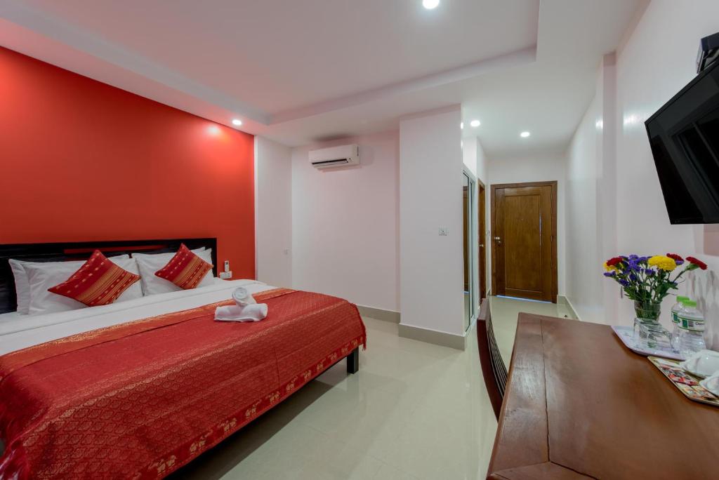 Postel nebo postele na pokoji v ubytování Golden Citadel Hotel Siem Reap
