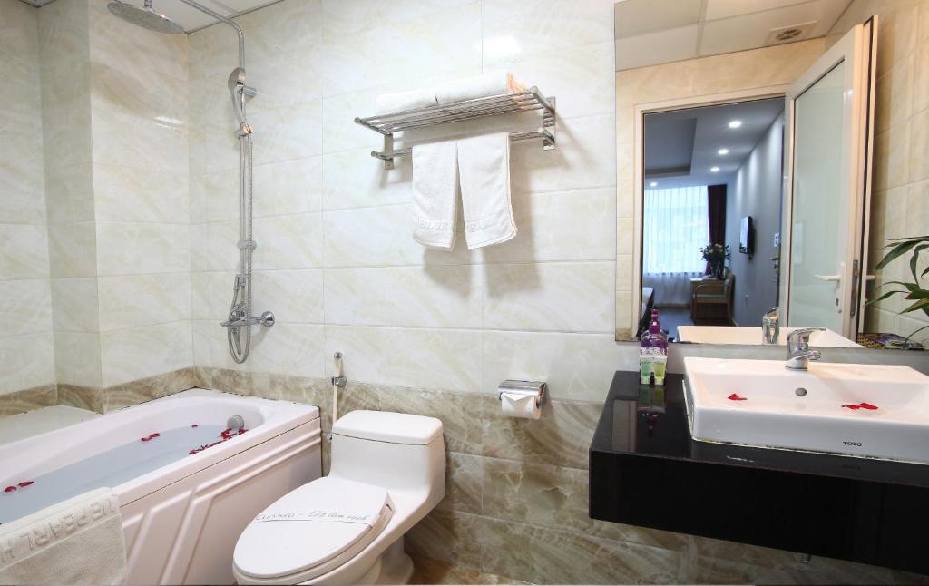 Koupelna v ubytování Blue Pearl Hanoi Hotel
