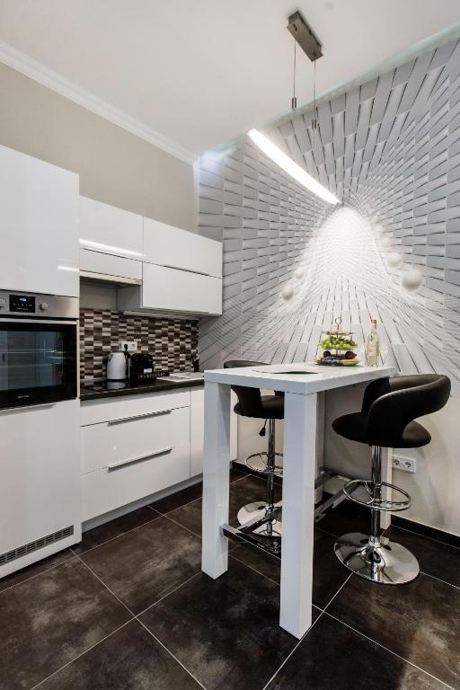 Kuchyň nebo kuchyňský kout v ubytování A Golden Star Modern Luxury Apartments and Rooms Budapest