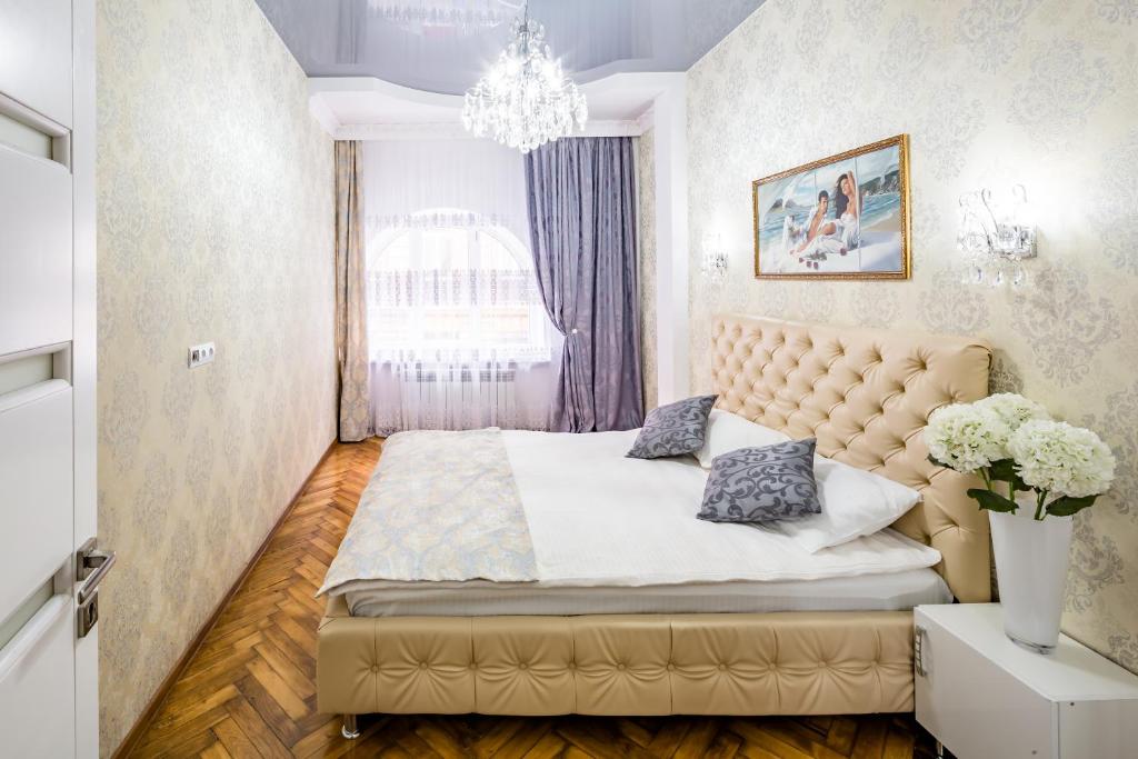 Imagen de la galería de Designer apartment зі світлом!, en Leópolis