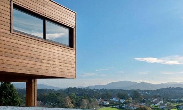 a wooden house with a view of the mountains at Calme, mer et montagne Anglet in Anglet