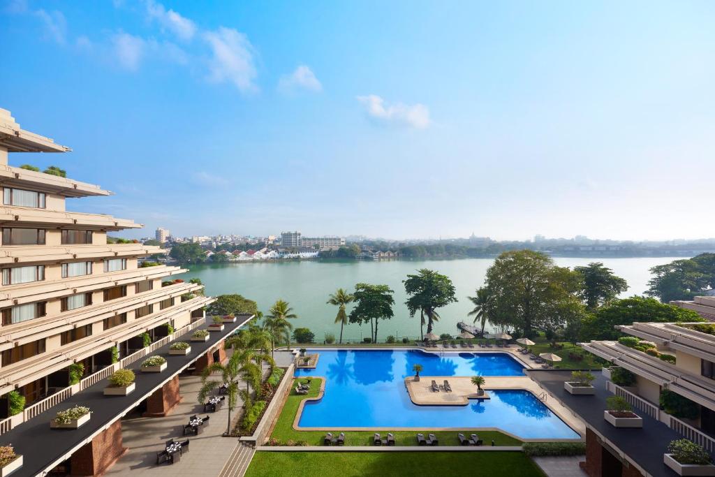 Bazén v ubytování Cinnamon Lakeside nebo v jeho okolí