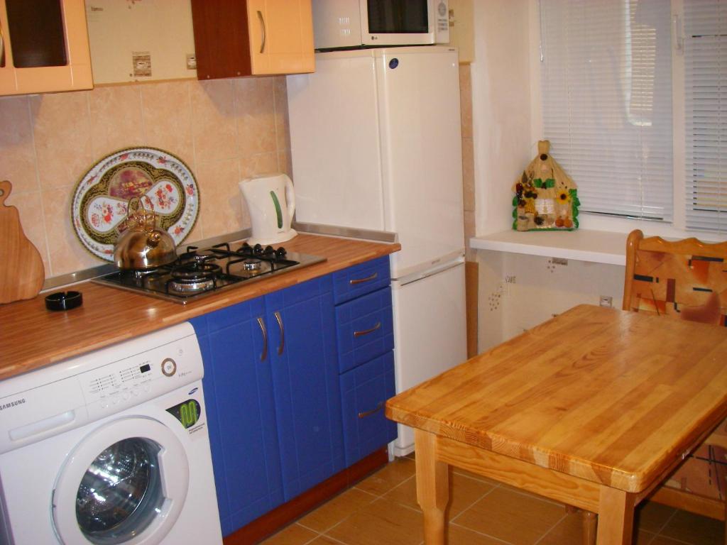 Küche/Küchenzeile in der Unterkunft Apartment na Pecherske