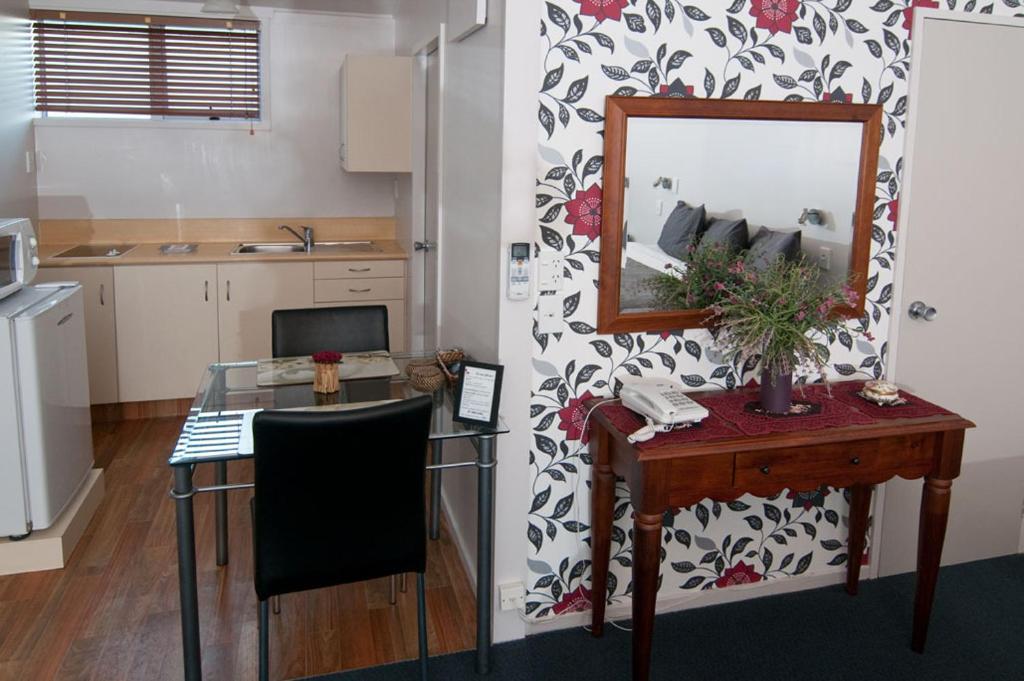 Broadway Motel & Miro Court Villas - Resim 20