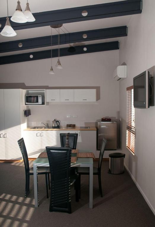 Broadway Motel & Miro Court Villas - Resim 22