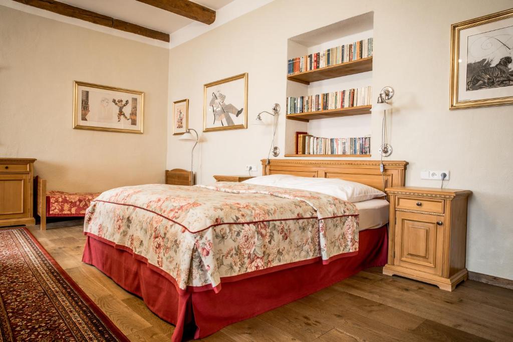 Posteľ alebo postele v izbe v ubytovaní Hotel Dvur Hoffmeister
